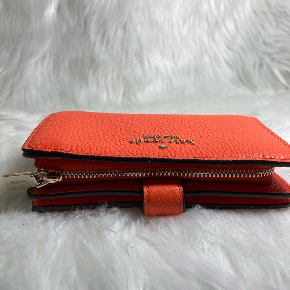 NWOT Kate Spade 🧡 Leila Medium Orange Bi-Fold Wallet in Pebbled Leather - Picture 4 of 9